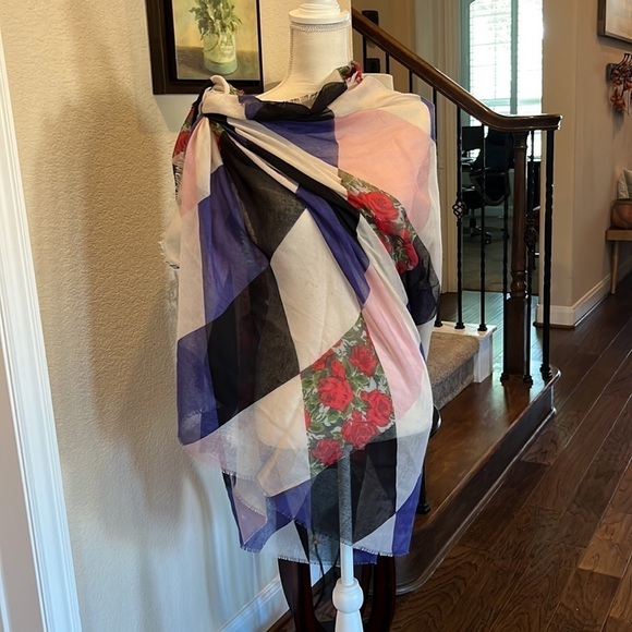 New BP Multi Colored Wrap Scarf. Lightweight large! Diamond  Pattern Roses Large - Picture 10 of 15